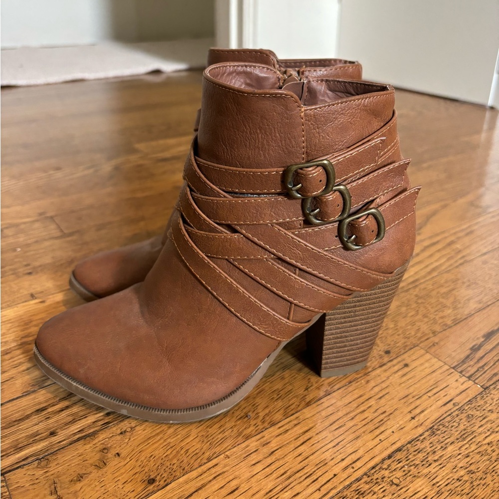 Forever Link brown booties in size 7.5 (fits more like a 6-7)